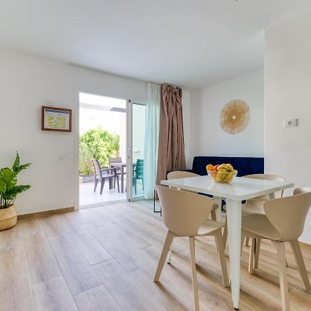 Homeforguest Moderno Apartamento Con Piscina En Коральео Экстерьер фото