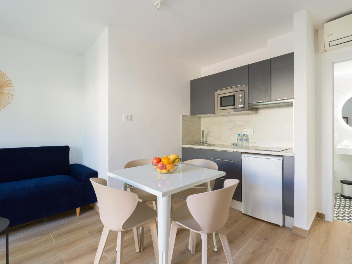 Homeforguest Moderno Apartamento Con Piscina En Коральео Экстерьер фото
