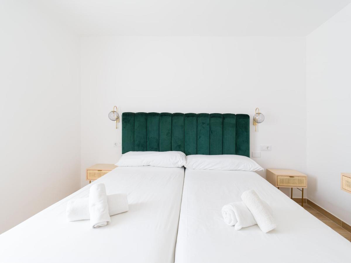 Homeforguest Moderno Apartamento Con Piscina En Коральео Экстерьер фото