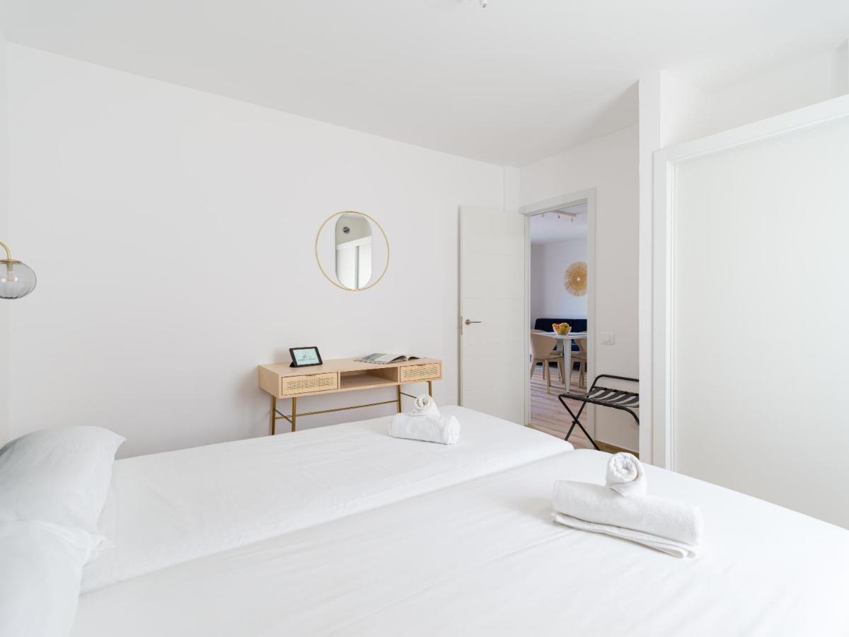 Homeforguest Moderno Apartamento Con Piscina En Коральео Экстерьер фото
