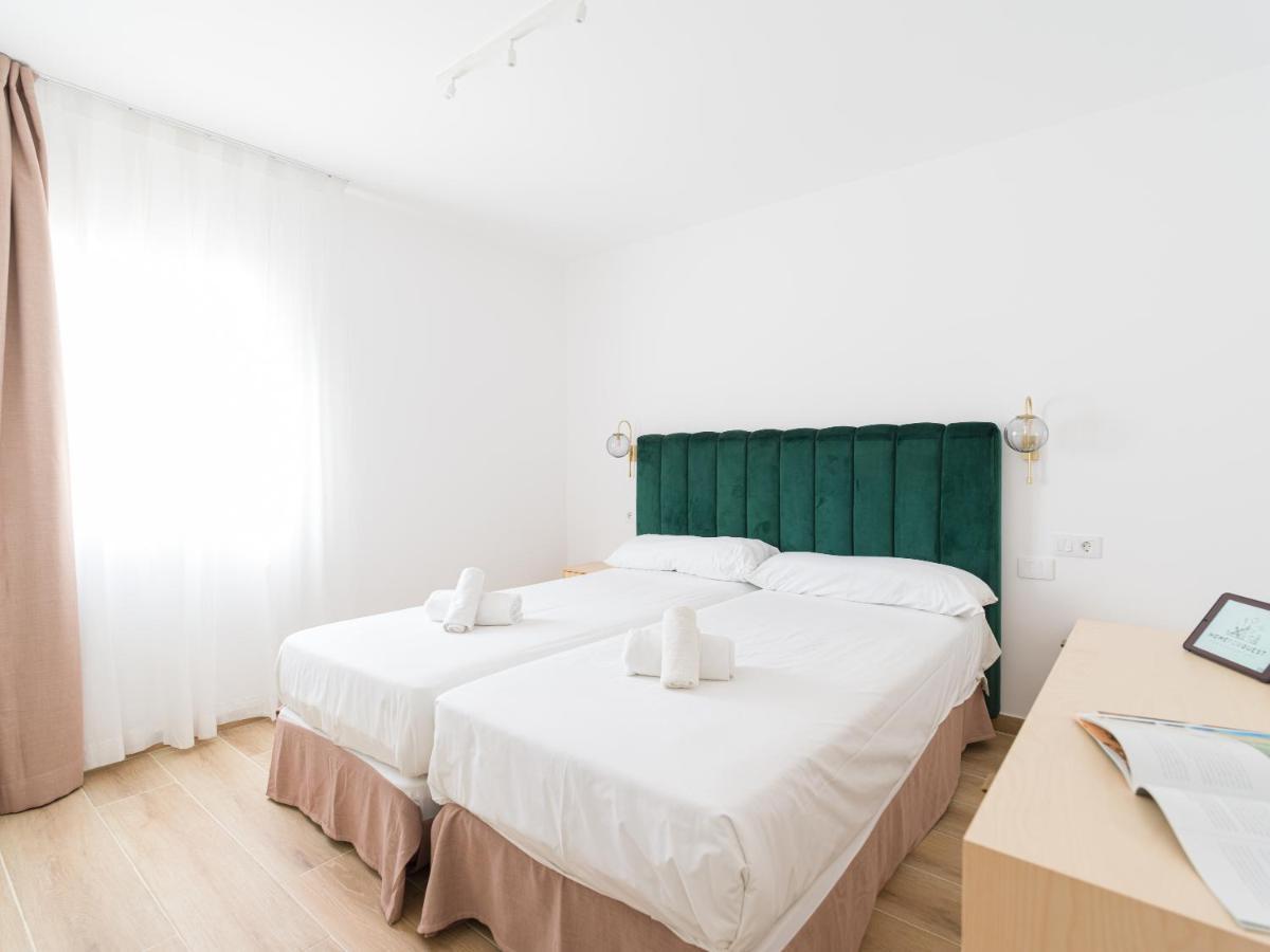 Homeforguest Moderno Apartamento Con Piscina En Коральео Экстерьер фото