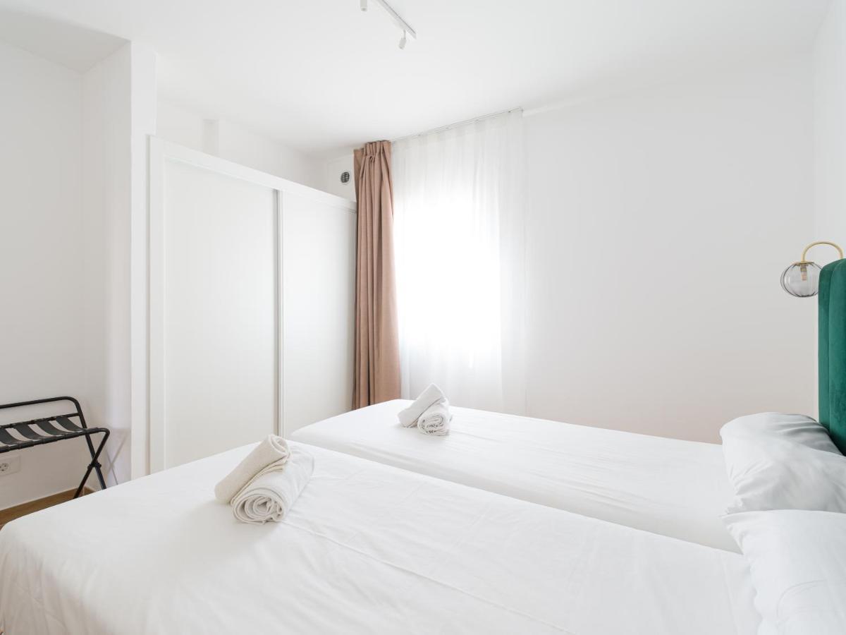 Homeforguest Moderno Apartamento Con Piscina En Коральео Экстерьер фото